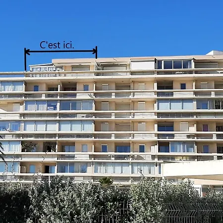 20 M2 De Terrasse Face A La A En Roussillon