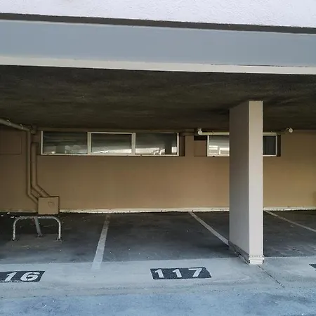 20 M2 De Terrasse Face A La A En Roussillon